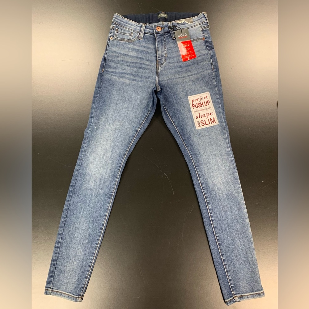 NWT Bold Elements Cut to Curve Jeans- Size 6
